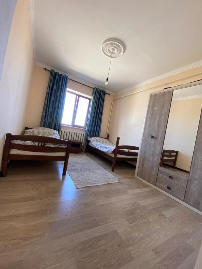 Maksat House Hotell Tossor Eksteriør bilde