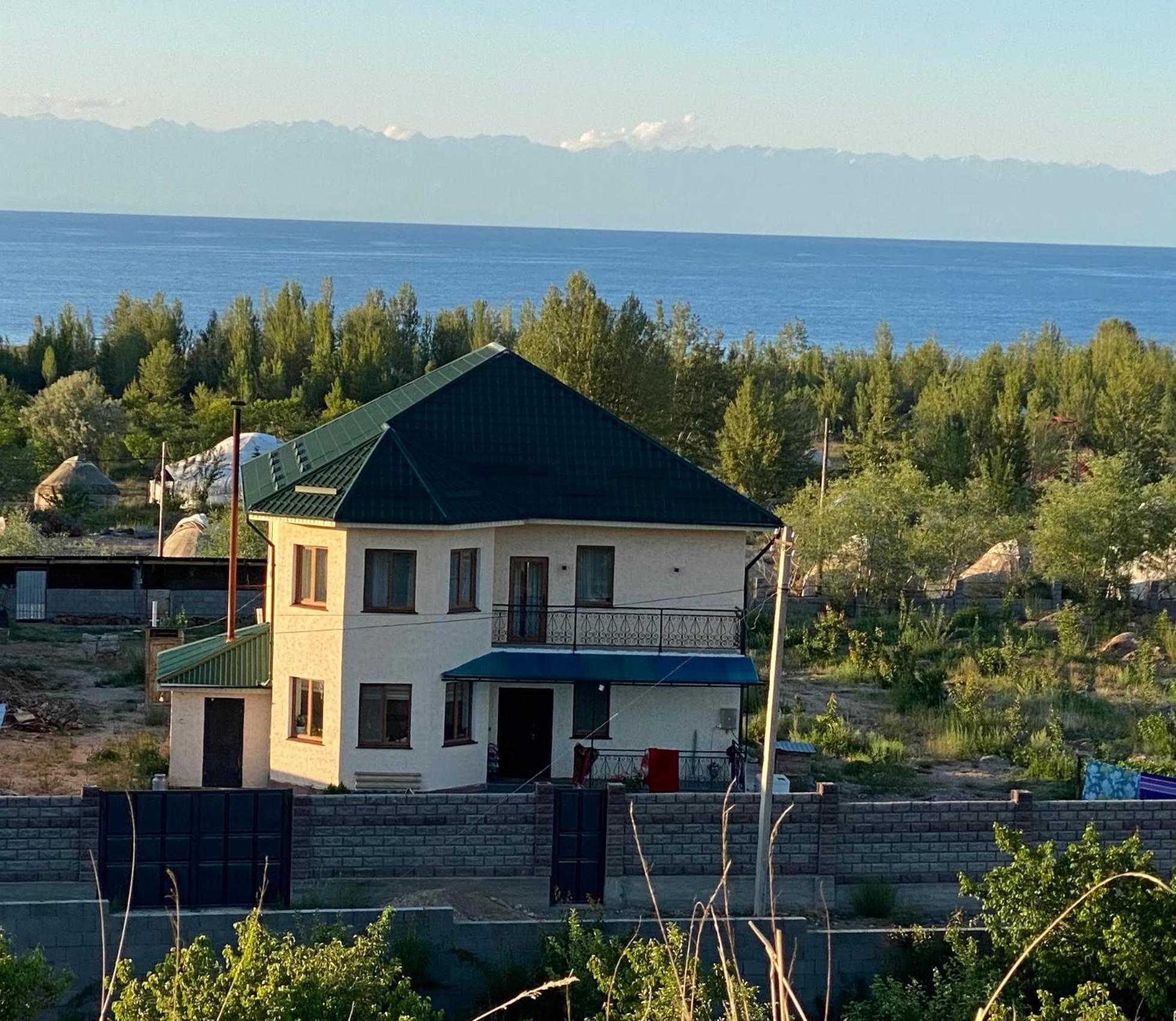 Maksat House Hotell Tossor Eksteriør bilde